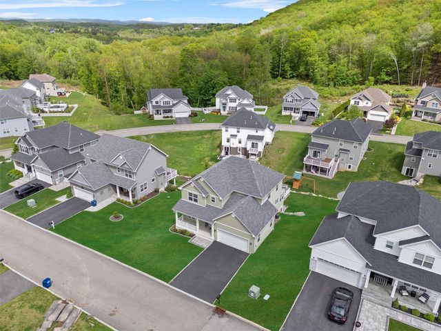 32 North Ridge Rd, Mahopac, NY 10541
