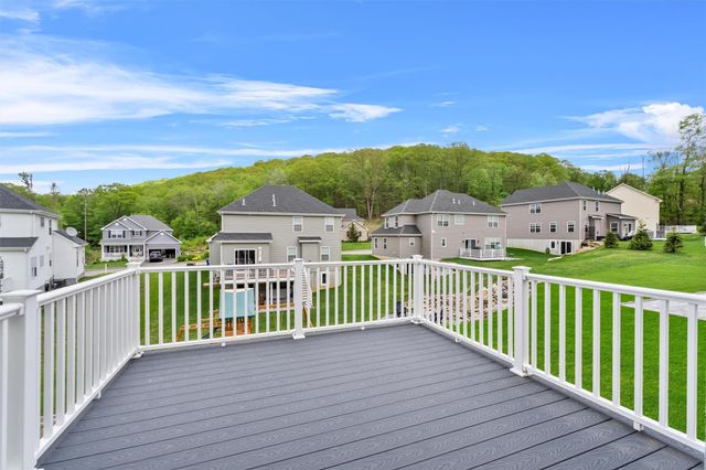 32 North Ridge Rd, Mahopac, NY 10541