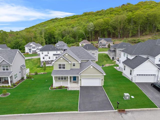 32 North Ridge Rd, Mahopac, NY 10541