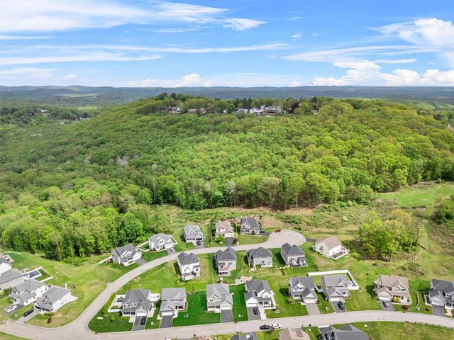 32 North Ridge Rd, Mahopac, NY 10541