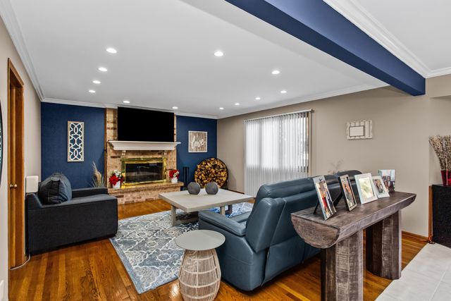 8208 W Park Avenue, Niles, IL 60714