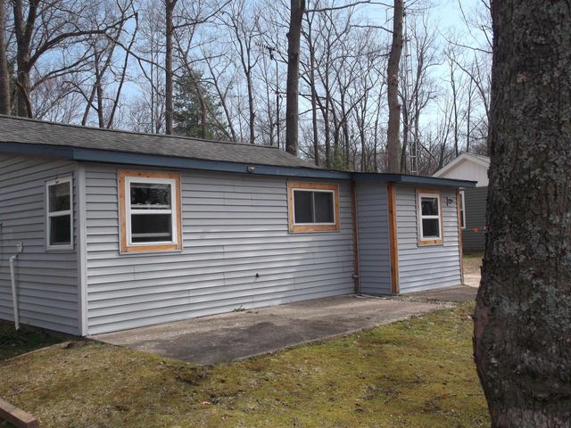 992 Lake Drive, Harrison, MI 48625