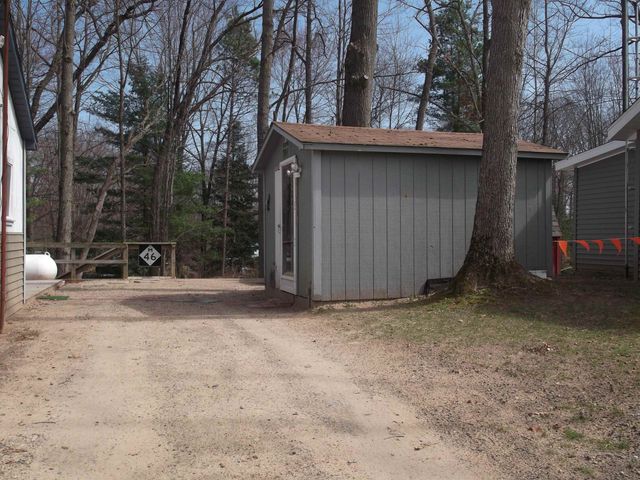 992 Lake Drive, Harrison, MI 48625