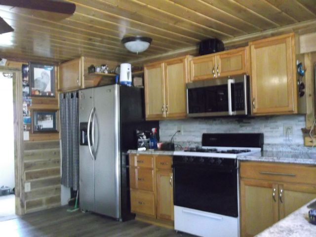 992 Lake Drive, Harrison, MI 48625