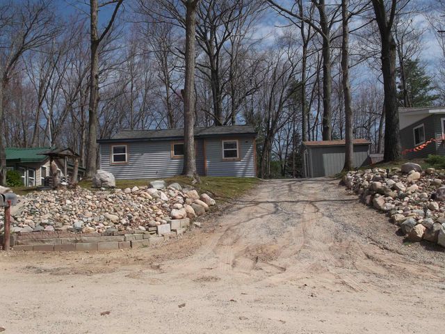 992 Lake Drive, Harrison, MI 48625