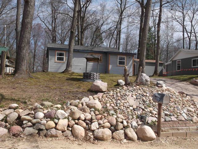 992 Lake Drive, Harrison, MI 48625