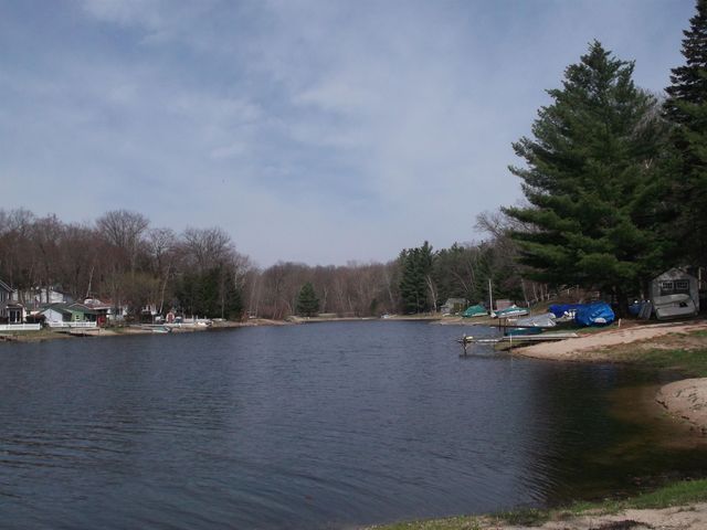 992 Lake Drive, Harrison, MI 48625