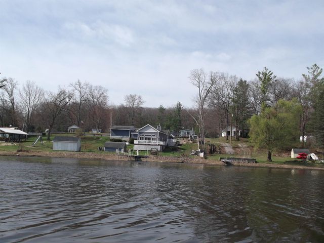 992 Lake Drive, Harrison, MI 48625