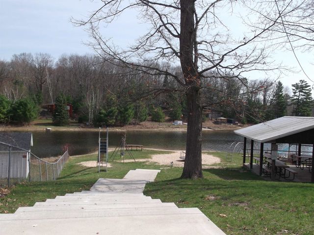 992 Lake Drive, Harrison, MI 48625