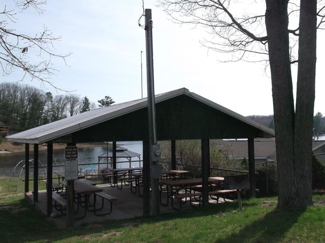 992 Lake Drive, Harrison, MI 48625