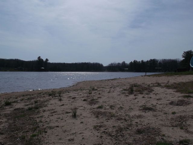 992 Lake Drive, Harrison, MI 48625