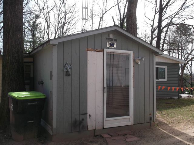 992 Lake Drive, Harrison, MI 48625