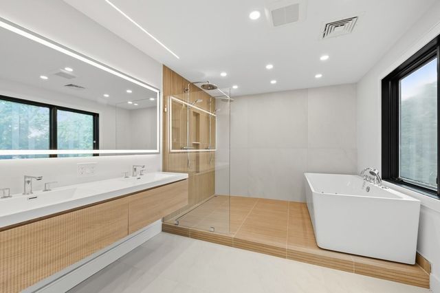 863 Main St, Reading, MA 01867