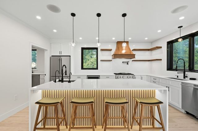 863 Main St, Reading, MA 01867