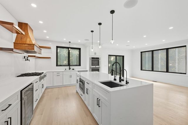 863 Main St, Reading, MA 01867