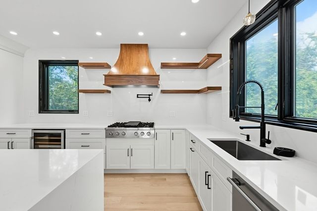 863 Main St, Reading, MA 01867