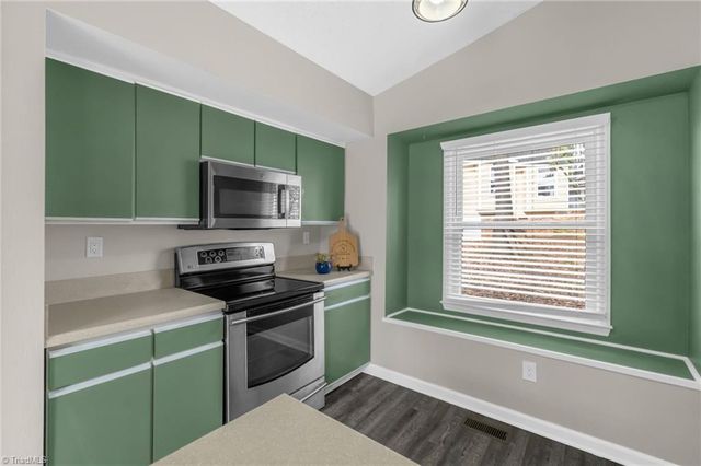 9 Dunnberry Court, Greensboro, NC 27455