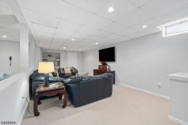 13 Matrick Ct, Hillsborough Twp., NJ 08844