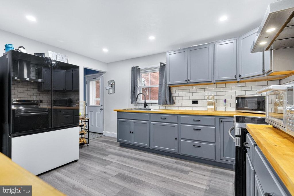 1025 CORNWALL RD, Lebanon, PA 17042