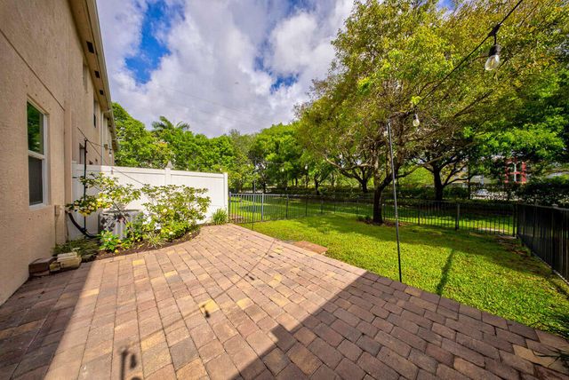 6463 Azura Lake Road, Lake Worth, FL 33463