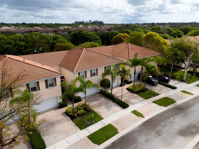6463 Azura Lake Road, Lake Worth, FL 33463