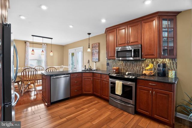 5 CHARCOAL CT, Newark, DE 19702