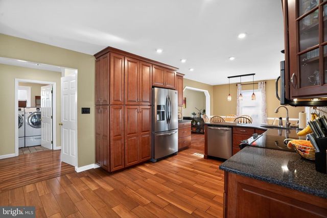 5 CHARCOAL CT, Newark, DE 19702