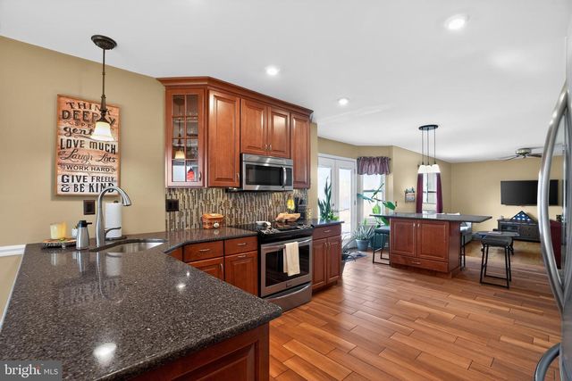 5 CHARCOAL CT, Newark, DE 19702