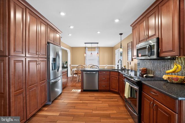 5 CHARCOAL CT, Newark, DE 19702