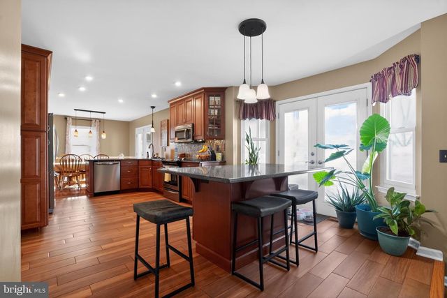 5 CHARCOAL CT, Newark, DE 19702