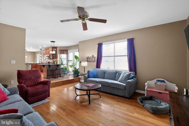 5 CHARCOAL CT, Newark, DE 19702