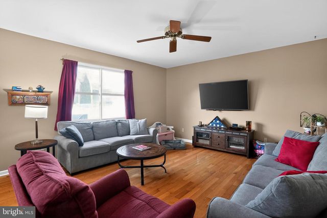 5 CHARCOAL CT, Newark, DE 19702