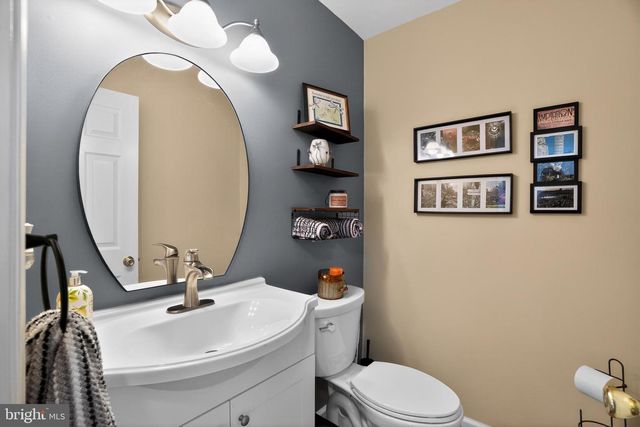 5 CHARCOAL CT, Newark, DE 19702