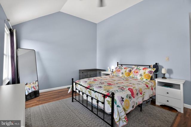 5 CHARCOAL CT, Newark, DE 19702