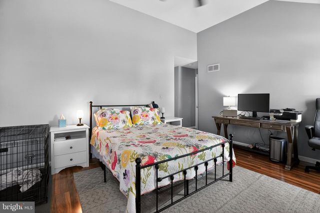 5 CHARCOAL CT, Newark, DE 19702