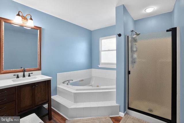 5 CHARCOAL CT, Newark, DE 19702