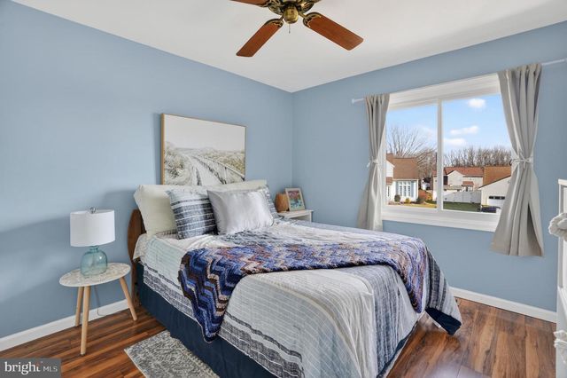 5 CHARCOAL CT, Newark, DE 19702