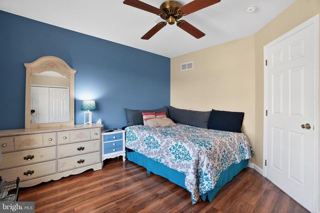 5 CHARCOAL CT, Newark, DE 19702