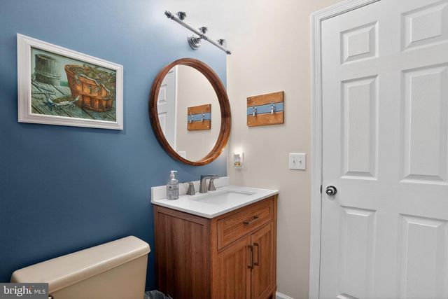 5 CHARCOAL CT, Newark, DE 19702