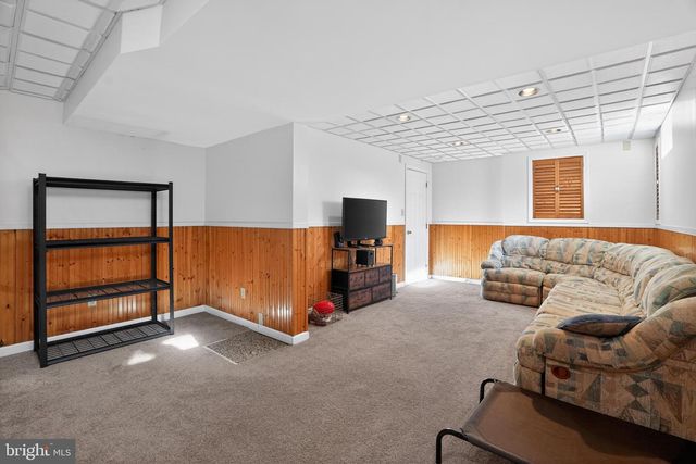 5 CHARCOAL CT, Newark, DE 19702