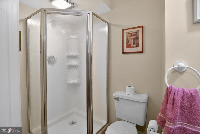 5 CHARCOAL CT, Newark, DE 19702