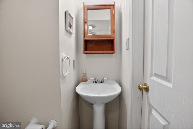 5 CHARCOAL CT, Newark, DE 19702