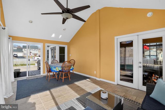 5 CHARCOAL CT, Newark, DE 19702