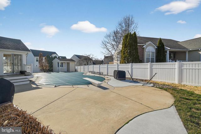 5 CHARCOAL CT, Newark, DE 19702