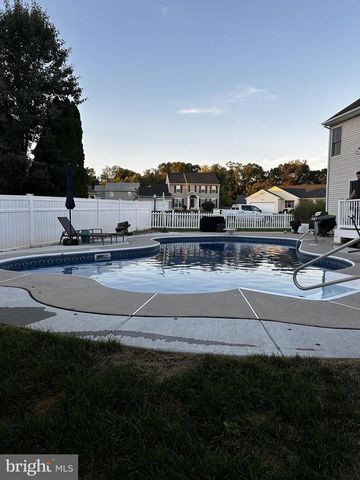 5 CHARCOAL CT, Newark, DE 19702