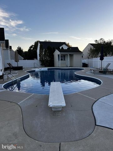 5 CHARCOAL CT, Newark, DE 19702