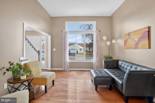 5 CHARCOAL CT, Newark, DE 19702