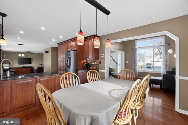 5 CHARCOAL CT, Newark, DE 19702