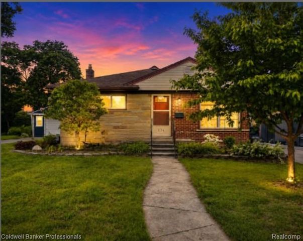 574 Auburn Street, Plymouth, MI 48170