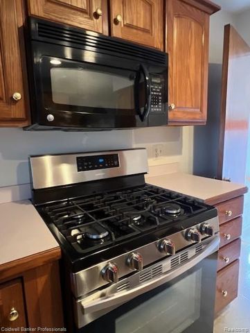 574 Auburn Street, Plymouth, MI 48170
